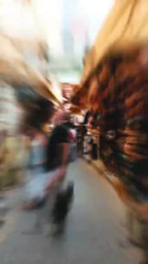 Fas, Fas 'ta Sokaklarda Yürüyüş Zamanı.