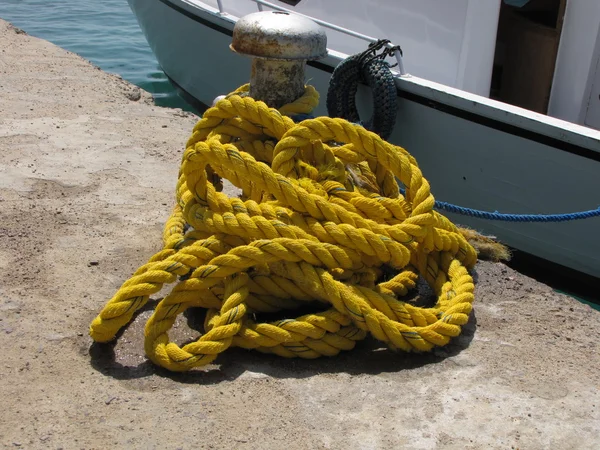 Κίτρινο ελλιμενισμού ναυτικά σχοινί — Φωτογραφία Αρχείου