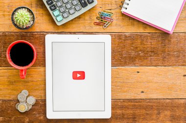 IPAD 4 açık youtube uygulaması