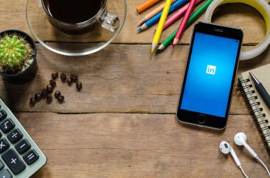  LinkedIn apps iPhone 6s gösterilen.