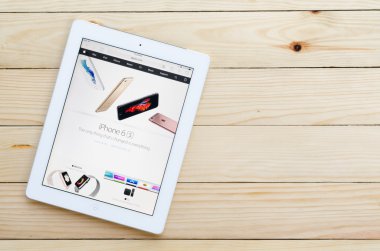 Ipad 4'te gösterilen apple web sitesinin ekran görüntüsü