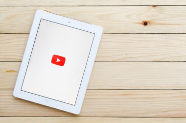 IPAD 4 açık youtube uygulaması