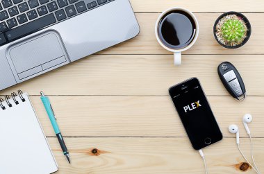 iphone 5s'te gösterilen plex uygulamasının ekran görüntüsü