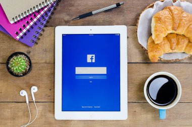 IPAD 4 açık facebook uygulaması
