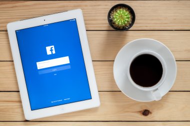 IPAD 4 açık facebook uygulaması
