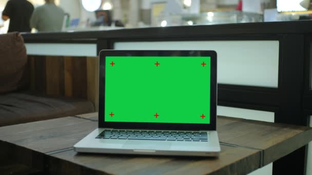 Комп Ютер Chroma Key Green Screen Laptop Встановлений Роботи Кафе — стокове відео