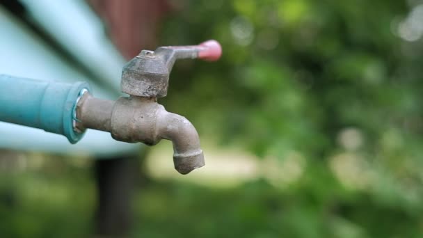 Movimento Lento Torneira Água Tem Gota Água Sistema Saneamento Livre — Vídeo de Stock