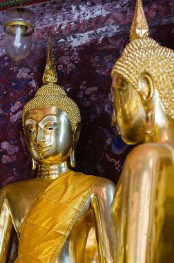 Wat Suthat 'ın Antik Verandasında Altın Buda Heykeli, Tayland Bangkok.