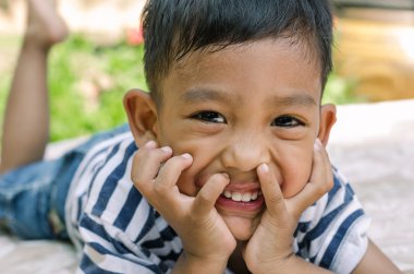 Asyalı çocuk Smile (yüz kadar yakın).