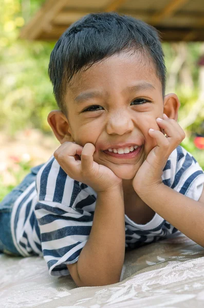 Asyalı çocuk Smile (yüz kadar yakın).