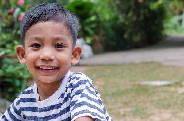 Asyalı çocuk Smile (yüz kadar yakın).