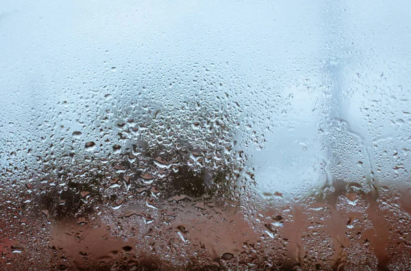 雨滴落在玻璃窗上的水泡背景 — 图库照片