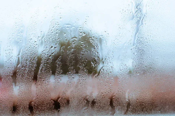 雨滴落在玻璃窗上的水泡背景 — 图库照片