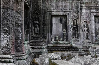 Ta Prohm Tapınağı, Kamboçya 'nın Siem Reap ilindeki Angkor Thom Alanı' ndaki tek çekici tapınaktır..
