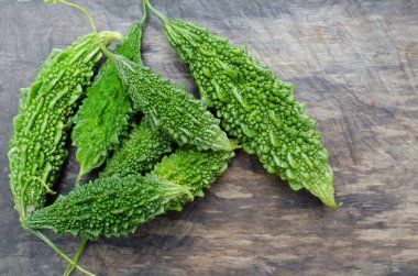 The Natural Garden 'dan Taze Organik Tayland Acı Salatalığı (veya Momordica Charantia).