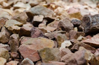 Taş Yığının Dokuları.