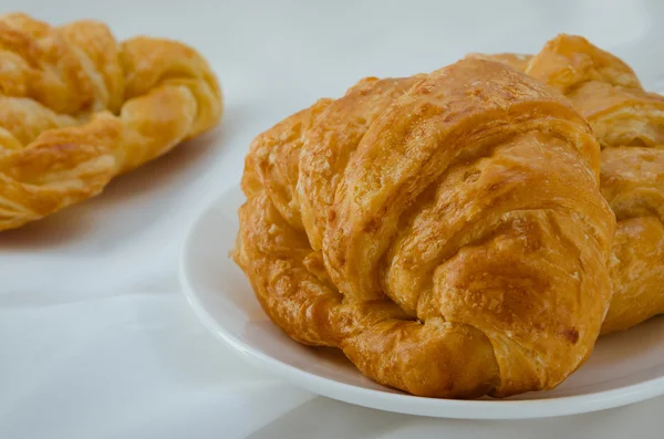Croissant für ein leichtes Frühstück. — Stockfoto