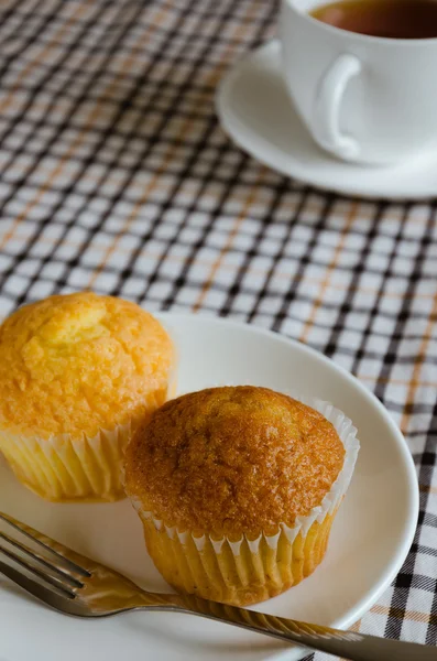 Butter Cup Cake and Cup of Tea for Tea Break. — Stock Photo, Image