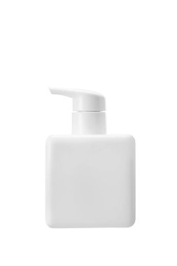 Beyaz arka planda sıvı sabun, şampuan ve losyon için kullanılan pompa düşürücü ile beyaz plastik kare şişe