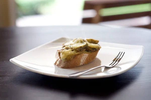 duman Bruschetta mantar ve peynir ile