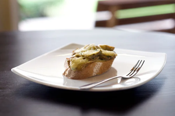 Bruschetta mantar ve peynir