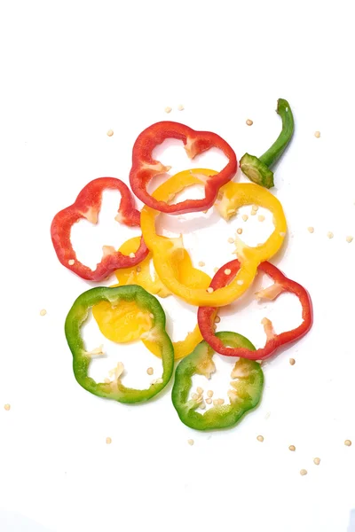 Fetta peperoni dolci isolare sfondo bianco — Foto Stock