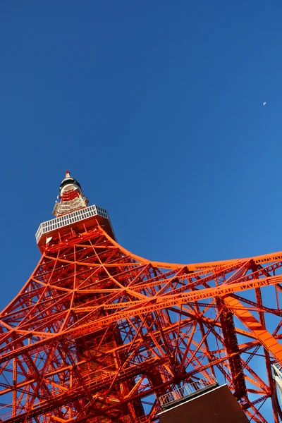 Tokyo Kulesi ve halfmoon