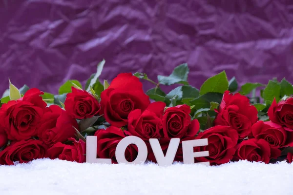 Bouquet Red Roses Inscription Love Snow Pink Background — Stock Photo, Image