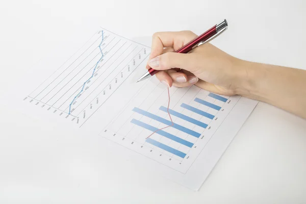 Office worker studying the chart with a pen — Stock Photo, Image