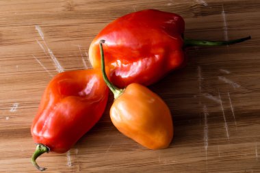 Kırmızı naga hayalet biber