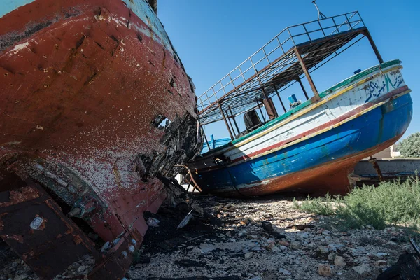 terk edilmiş balıkçı tekneleri