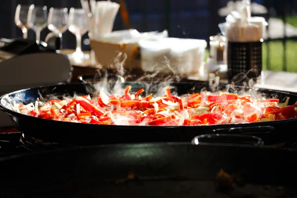Paella bir pan Buhar içinde