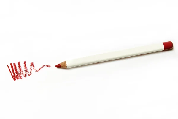 Kırmızı dudaklar kalem ve çizilmiş çizgiyi el