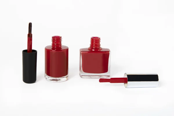 Botellas de esmalte de uñas rojo — Foto de Stock