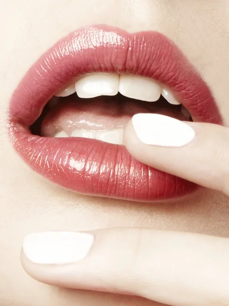 Pink lips and hand — Stock Photo, Image