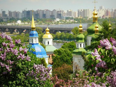 Dinyeper ve sol banka, Kiev-Pechersk Lavra görünümü.