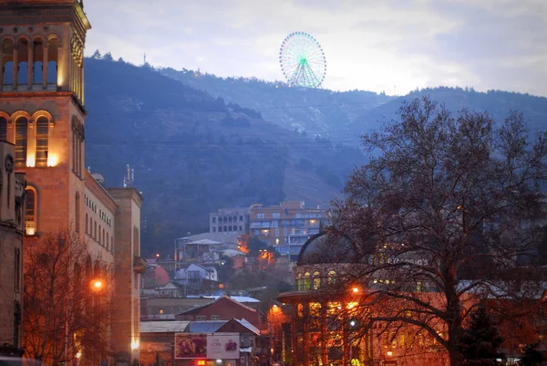 Tbilisi centro de la ciudad vista de la montaña —  Fotos de Stock
