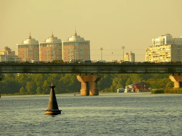 Dniepr rivier. Zicht op de linkeroever. — Stockfoto