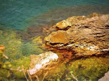 Crimea - denizde büyük taşlar 