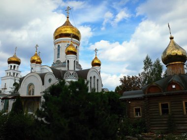 Kilise - yüksek bir kubbe