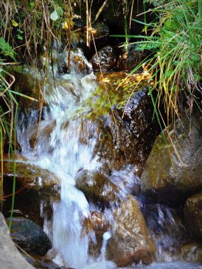 yakınındaki küçük şelale 