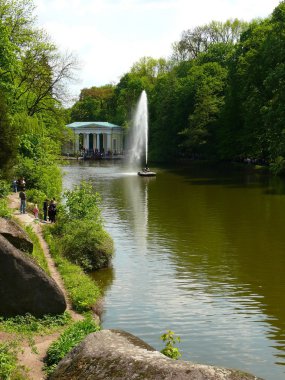 Bahçe ve Nehri yakınında