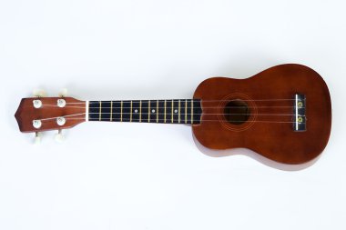 Beyaz arka plan üzerinde kahverengi ukulele