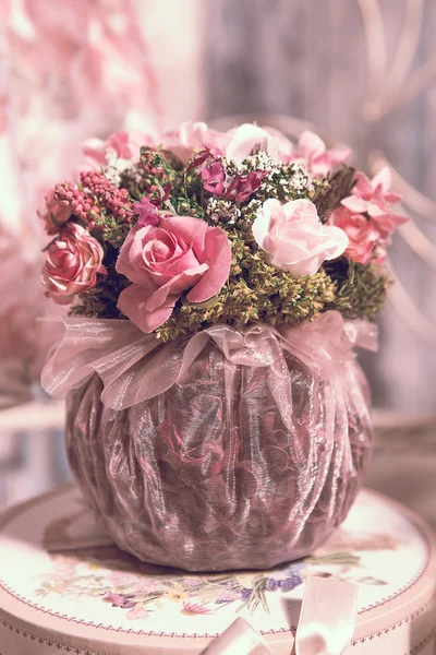 Flores artificiales coloridas hechas de tela Imagen De Stock