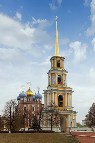 Widok na Kreml Ryazan (Belltower i Sobór Zaśnięcia). Ryazan, Federacja Rosyjska — Zdjęcie stockowe