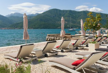 Küçük plaj. Kotor Körfezi Tivat city yakınındaki. Karadağ