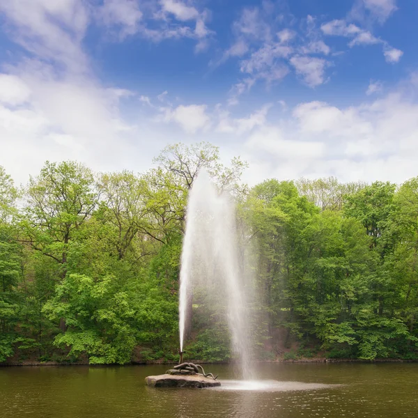 Szökőkút, park "Sofiyivka" a kígyó. Uman city, Ukrajna — Stock Fotó