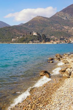 Güzel Akdeniz manzarası. Karadağ, Adriyatik Denizi. Boğazın yakınındaki Kotor Körfezi Görünümü