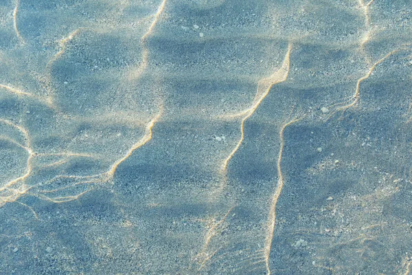 浅い水 晴れた日に砂のビーチ 抽象的な質感 色の着色 — ストック写真