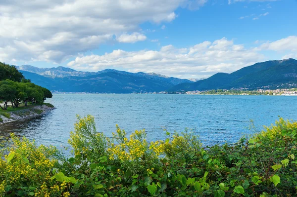 Veduta della baia di Kotor sulla penisola di Lustica. Montenegro — Foto Stock